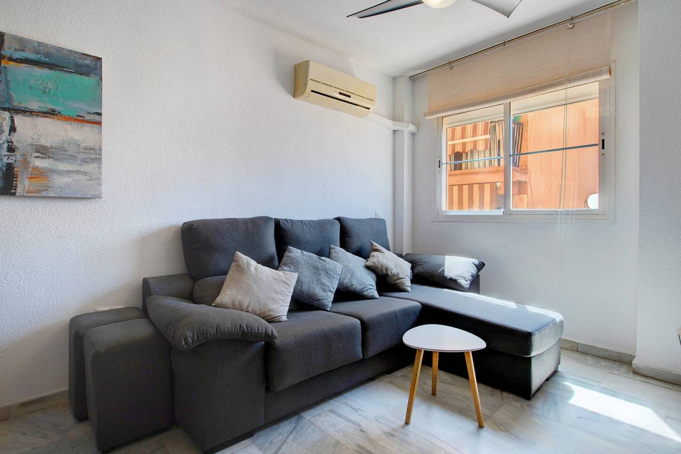 Entire apartment, Apartment 'Heroes De Sostoa 3' with Mountain View, Private Terrace and Wi-Fi in Carretera de Cádiz, Malaga