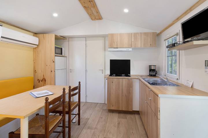 Mobil home pour 6 personnes, avec jardin et bassin pour enfant, adapté aux familles à Bouzic - 4