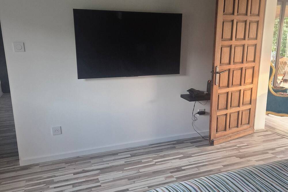 House Cargèse villa. Edge of sea. Hiring feet in water. Corsica of the south in Cargèse, Parc naturel régional de Corse