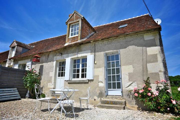 Location de vacances pour 8 personnes, avec vue ainsi que jardin et piscine à Bridoré - 4