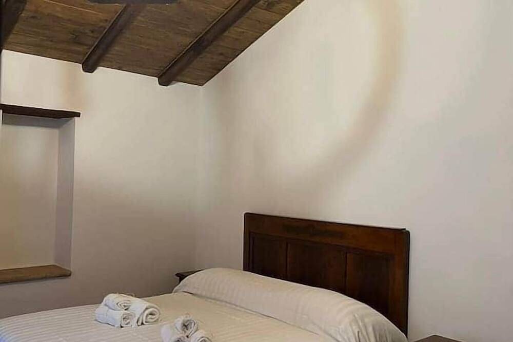 A White Primrose in the hamlet in Montecchio, Provinsen Terni