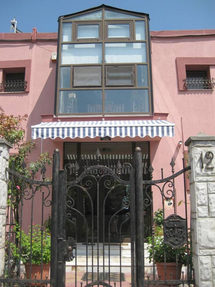 Maison d’hôte pour 4 personnes, avec Balcon et Jacuzzi ainsi que Jardin et Vue dans Constanța