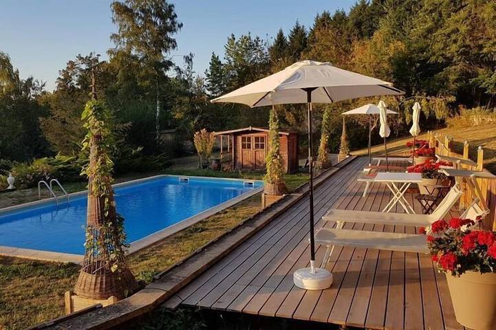 Gîte pour 8 personnes, avec jardin et piscine dans le Parc naturel régional du Morvan