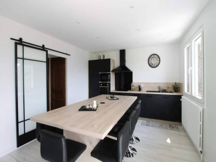 Gîte pour 10 personnes, avec jardin et balcon, adapté aux familles dans Lac d'Aiguebelette - 4