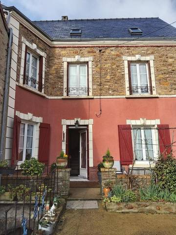 Chambre d’hôte pour 4 personnes, avec piscine et jardin, animaux acceptés à Sougé-le-Ganelon