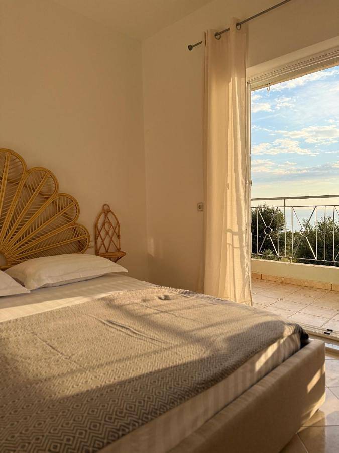 Maison d’hôte pour 3 personnes, avec jardin ainsi que balcon et vue dans Dhërmi
