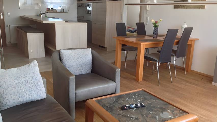 Ferienwohnung für 3 Personen, mit Seeblick und Balkon am Bodensee