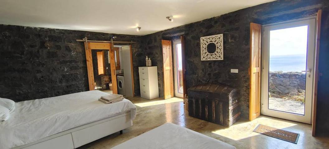 Location de vacances pour 3 personnes, avec vue et jardin à Lajes do Pico