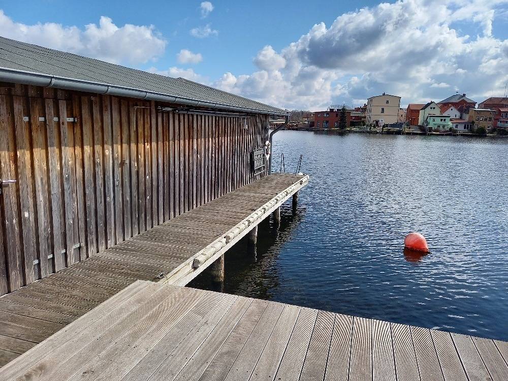 Ganze Ferienwohnung, Fewo auf Wassergrundstück in Malchow, Fleesensee