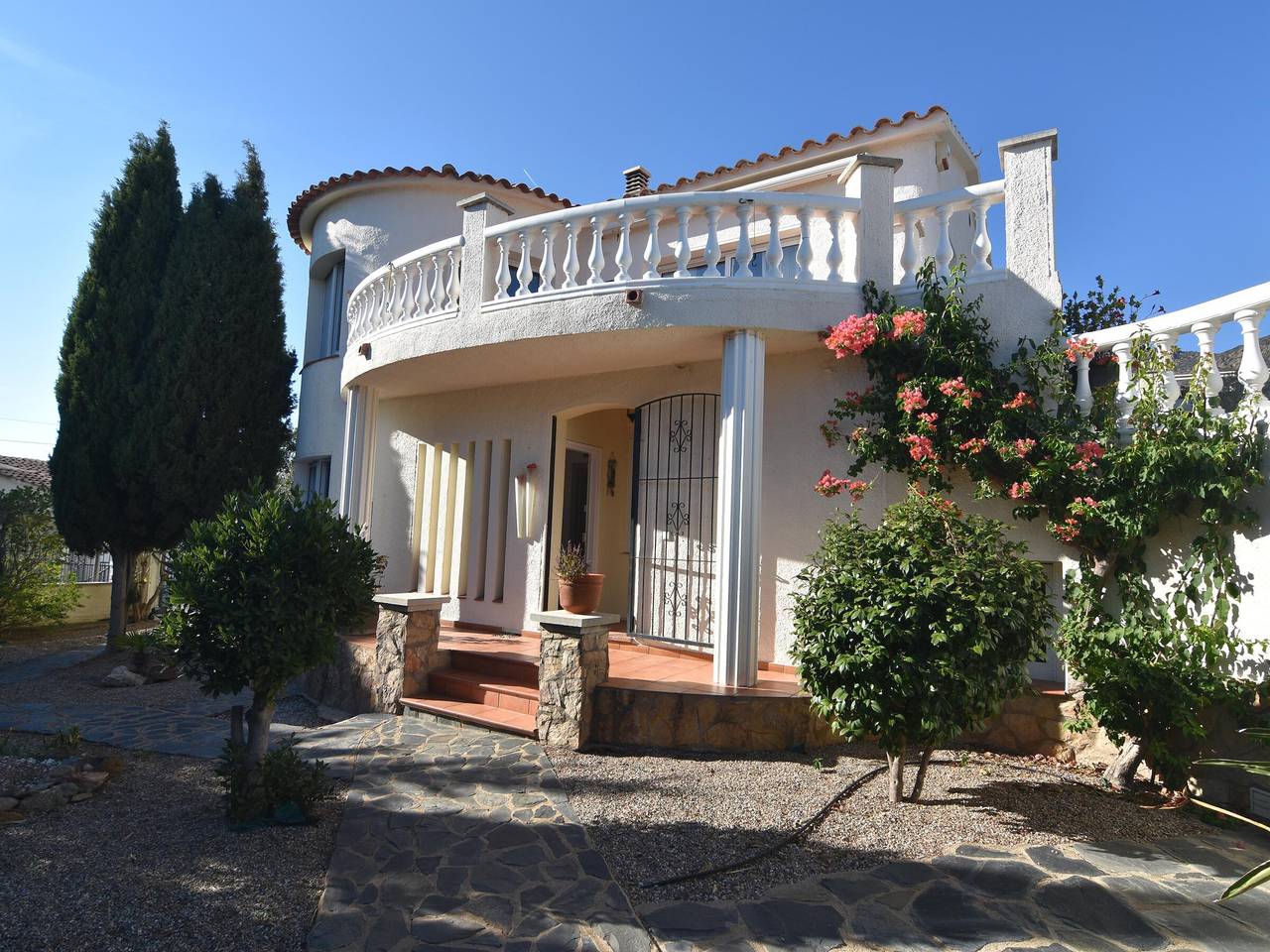 Villa à Roses: Piscine Privée, 4 Chambres, Idéale pour Familles et Groupes, Près de la Plage in El Mas Fumats, Roses
