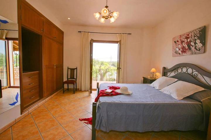 Spacious Country House, Private Pool, Extensive Grounds, Amazing Location - 750m from Cala Sa Nau! in Cala Mitjana, Felanitx