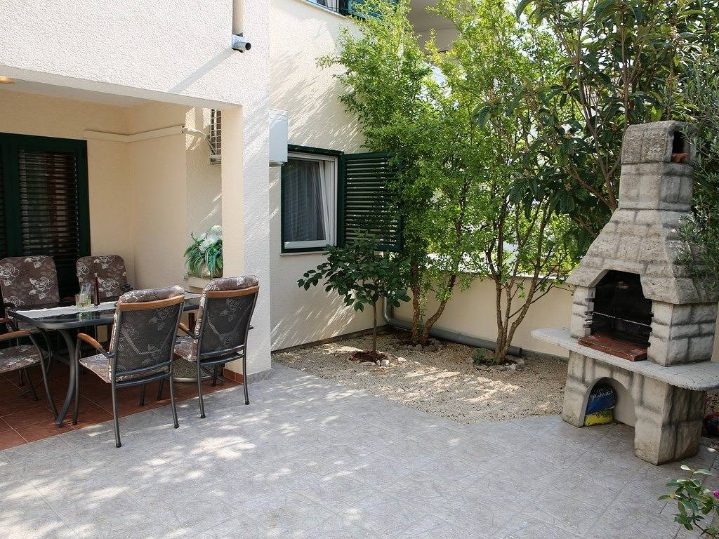 Ganze Wohnung, 2-Zimmer-Ferienwohnung mit Terrasse Srima - Vodice, Vodice A-22383-a in Srima, Šibenik-Knin