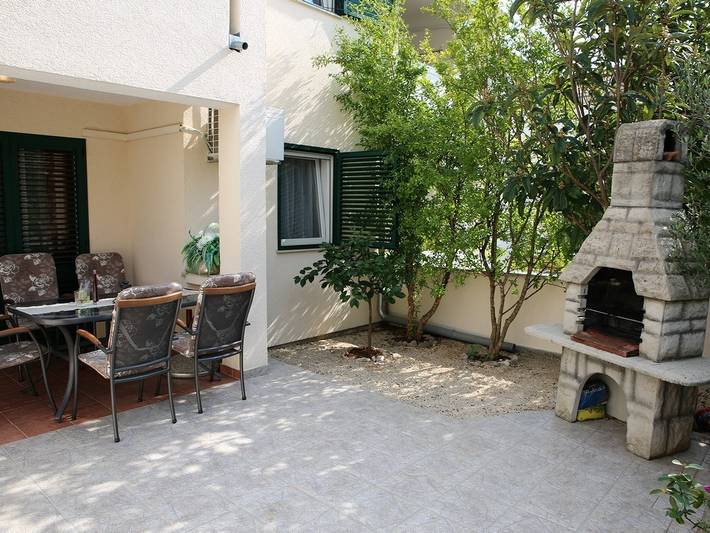 Ganze Wohnung, 2-Zimmer-Ferienwohnung mit Terrasse Srima - Vodice, Vodice A-22383-a in Srima, Šibenik-Knin