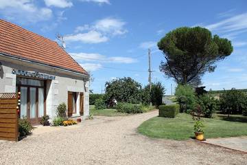Gîte pour 5 personnes, avec jardin ainsi que terrasse et piscine à Mosnes