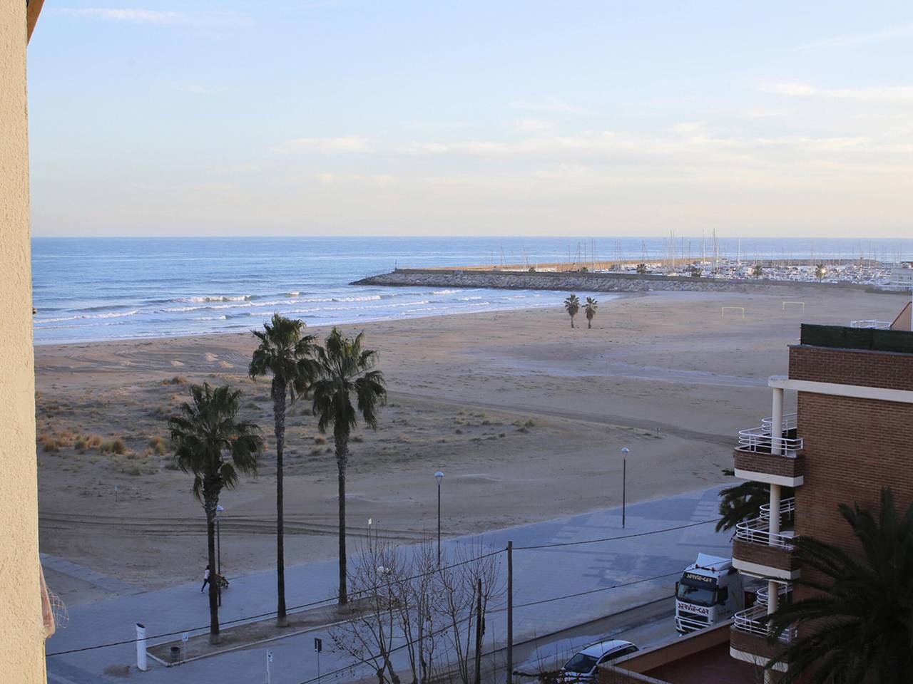 Entire apartment, Renovated Apartment with A/C - Beachfront in Torredembarra, Costa Dorada