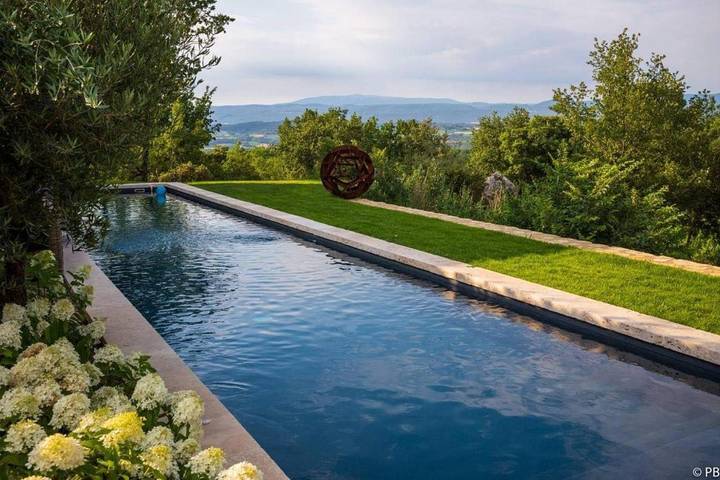 Location de vacances pour 2 personnes, avec terrasse et piscine ainsi que vue et jardin à Bonnieux - 2
