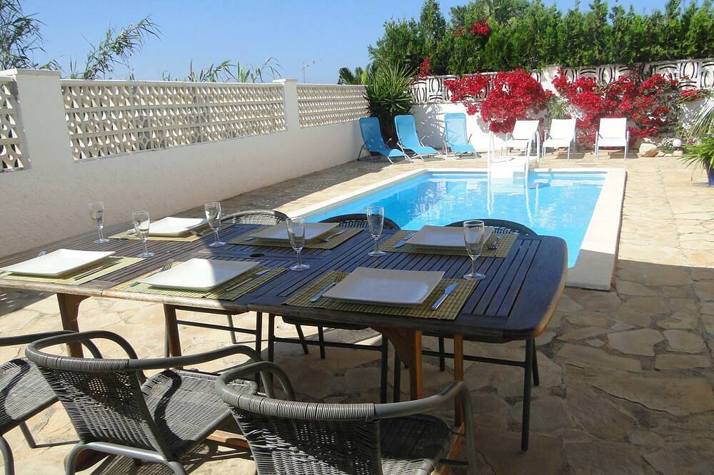 Freistehende Villa, Privatpool + Internet innerhalb von 10 Min zu Fuß zum Strand in Vinaròs, Costa del Azahar