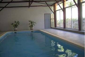 Maison de campagne pour 4 personnes, avec piscine et jardin, animaux acceptés à Marcillac-Saint-Quentin