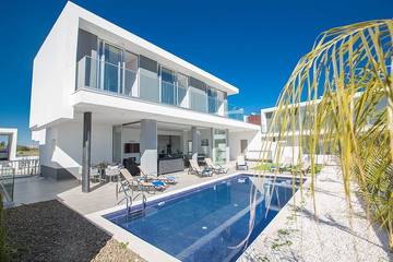 Holiday Rental for 11 People in Protaras, South Cyprus, Photo 1