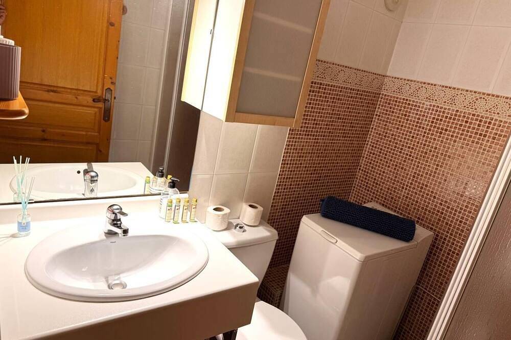 Appartement entier, Appartement Piscine Communaute, Vues & 5 Pers in Enveitg, Parc naturel régional des Pyrénées catalanes