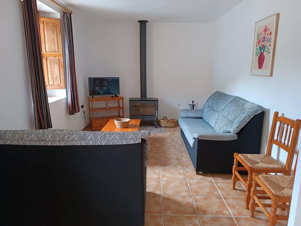 Apartamento entero, Apartamento 'Antiga Escola De Molinell' con vistas a la montaña, terraza privada y jardín privado in Culla, Provincia de Castellón