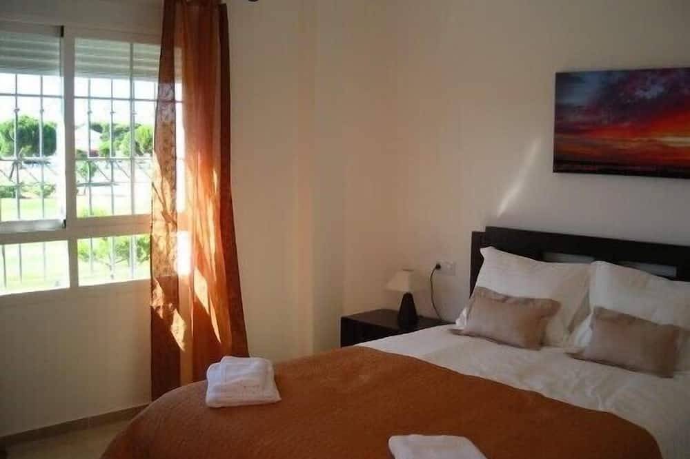 Luxury villa with private pool overlooking golf course, close to beach in Playa Nueva Umbría, El Portil