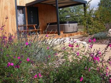 Gîte pour 2 personnes, avec jacuzzi et jardin à Montvalent