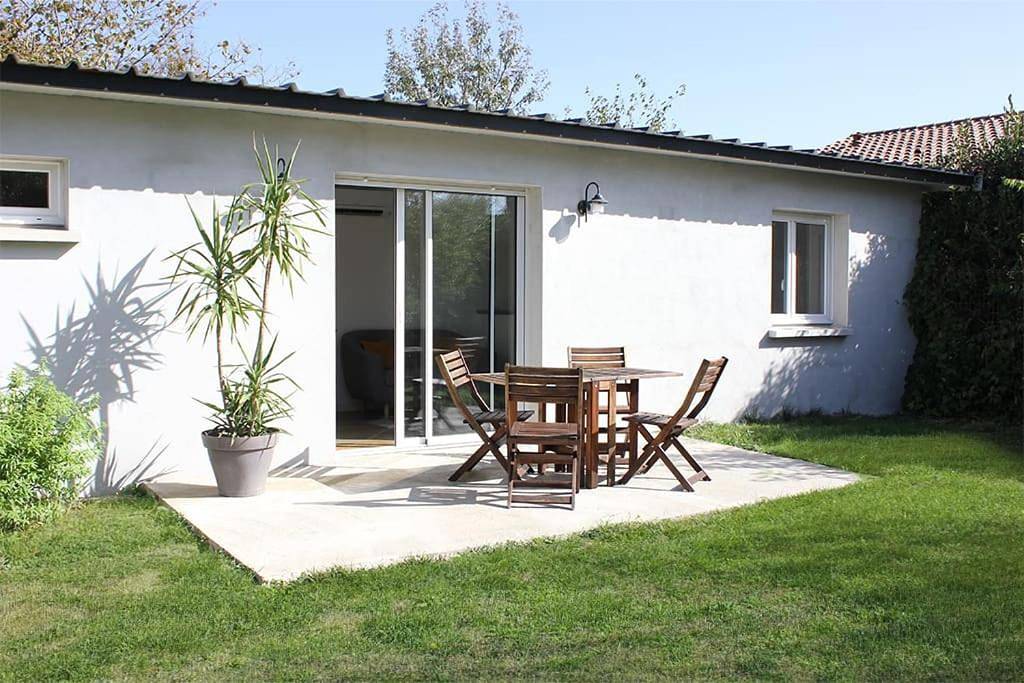 Appartement entier, Studio avec terrasse et parking in Castelginest, Toulouse et ses environs