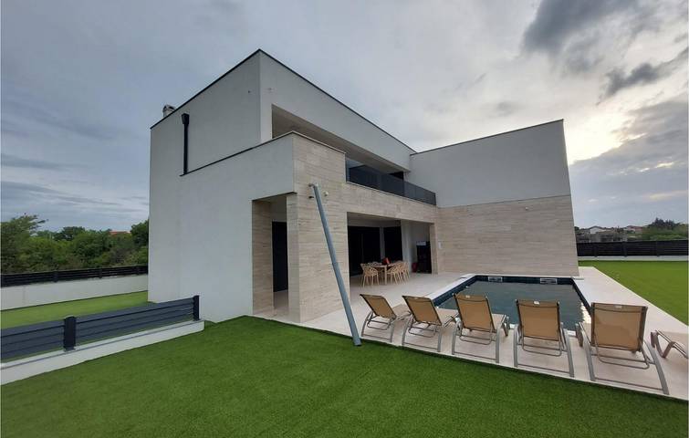 Ferienhaus für 10 Personen in Nin