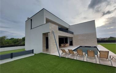 Ferienhaus für 10 Personen in Nin