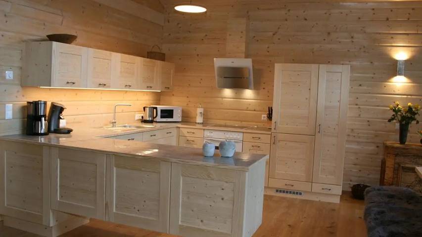 Location de vacances pour 6 personnes, avec terrasse et jardin dans Partenen - 3