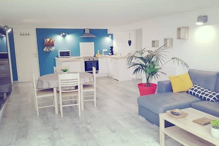 Location de vacances pour 5 personnes, avec Balcon et Jardin dans Cénevières