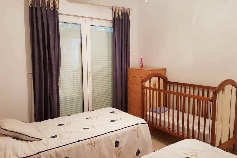 Entire apartment, Hostal Villa Martin Plaza-Golf Orihuela Costa Alicante. Wifi Free in Villamartín (Orihuela), Orihuela