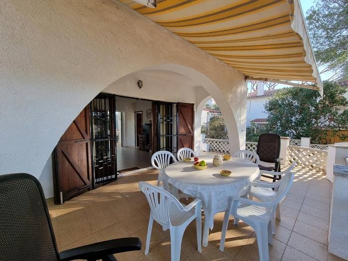 Casa Bruno Xbruno in l'Escala, Upper Empordà