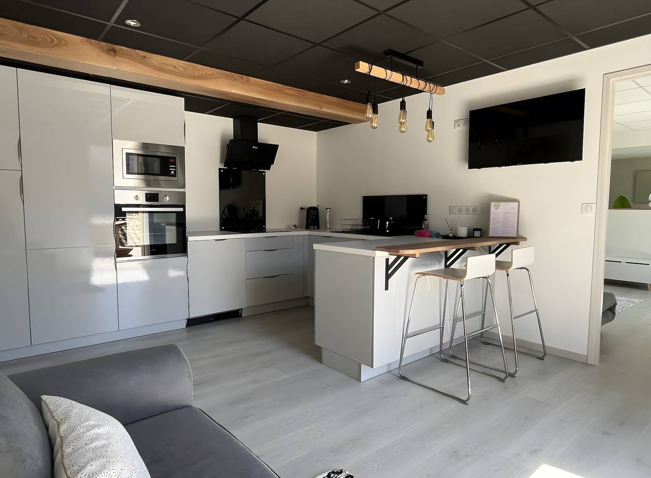 Apartamento entero, Apartamento 'Porte Des Gorges' con vistas a la montaña, terraza privada y Wi-Fi in Mostuéjouls, Parc naturel régional des Grands Causses