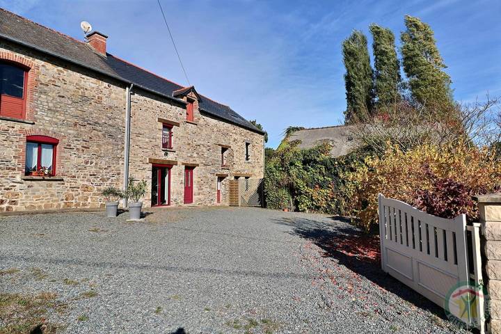 Gîte pour 6 personnes, avec terrasse et jardin