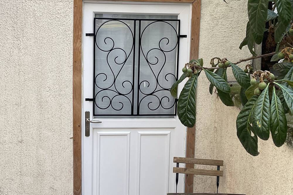 Entire apartment, Charmant Appartement Entièrement Meublé à 10 Minutes de la Défense in Suresnes, Hauts-de-Seine