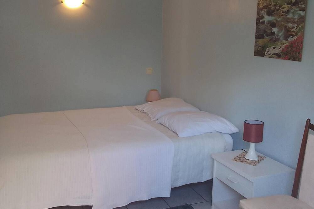 Entire apartment, Rental Apartment Type T2 Curistes ou Vacanciers in Halsou, Bayonne region