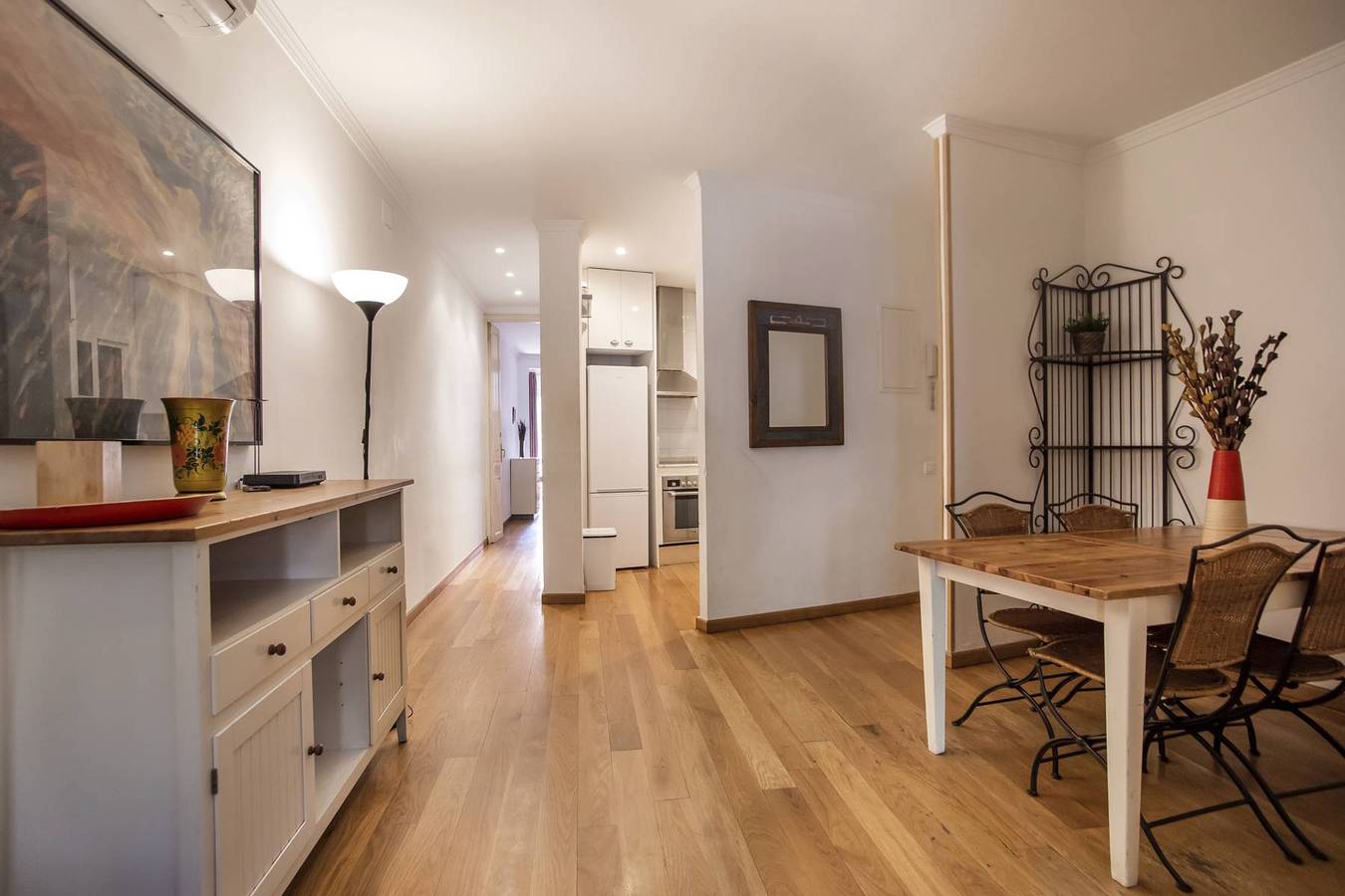 Apartamento entero, E2Val1032 - Eixample Esquerra with terrace in Centro Barcelona, Barcelona