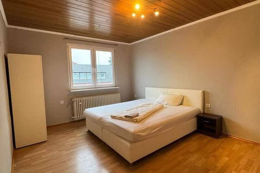 Ganze Wohnung, Landstuhl · 10 Rooms · Sleeps 14 · Entire Building · Near Lrmc & Ramstein in Landstuhl, Saar-Nahe-Bergland