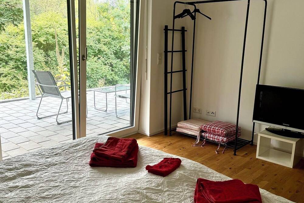 Ganze Wohnung, Willkommen in der Wohnung - dem perfekten Rückzugsort im Herzen der bezaubernden Rhön und dem grünen Herzen Deutschlands. Diese neu erbaute Wohnung bietet nicht nur modernes Design, sondern auch ein einzigartiges Ambiente direkt im Grünen mit gemütli in Geisa, Biosphärenreservat Rhön