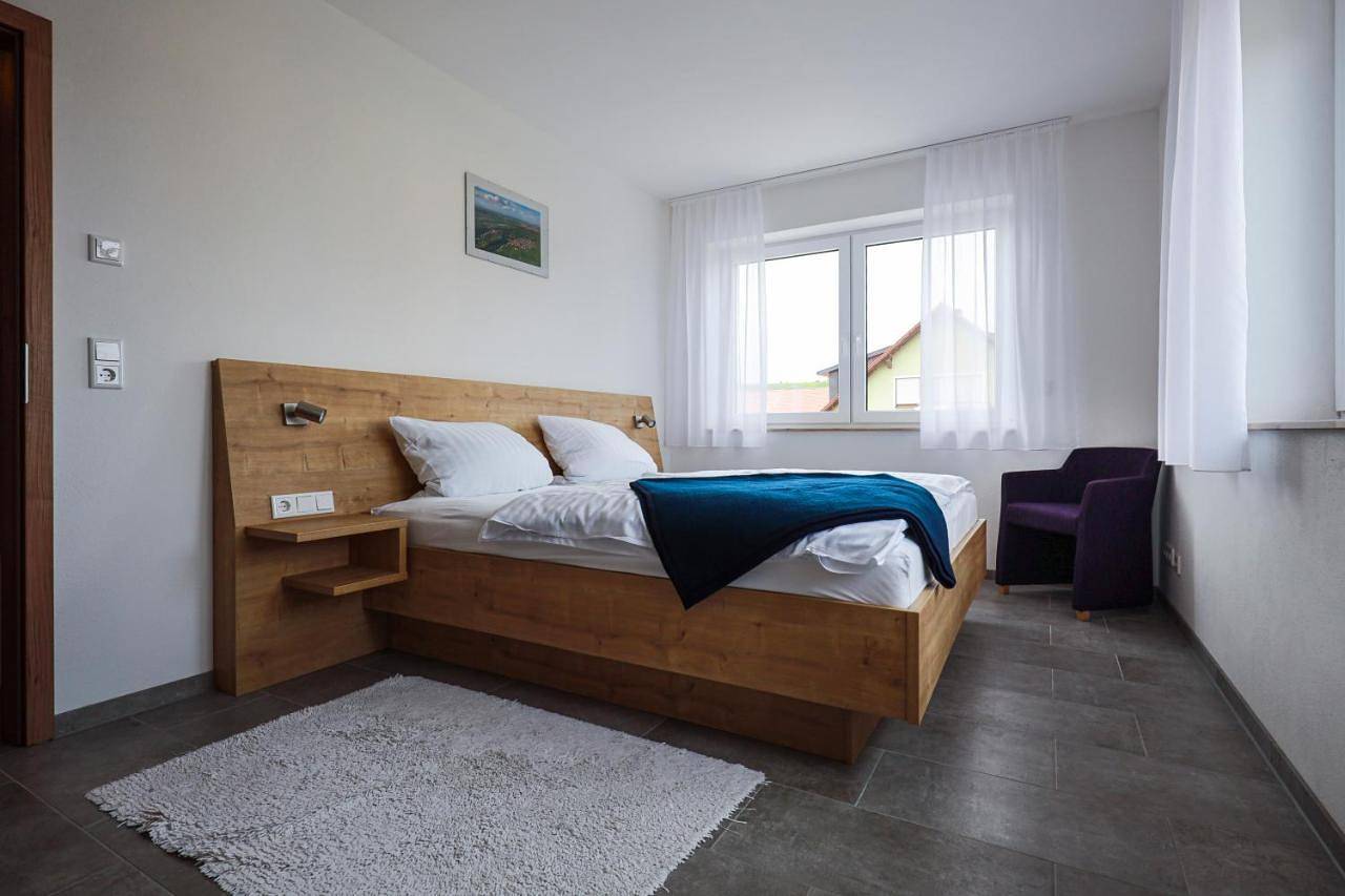 Ganze Wohnung, Ferienwohnung Volkacher Str.10 in Nordheim am Main, Fränkisches Weinland