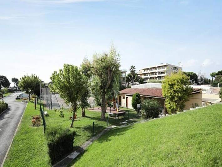 Gîte pour 4 personnes, avec terrasse et piscine, animaux acceptés à Saint-Laurent-du-Var - 3