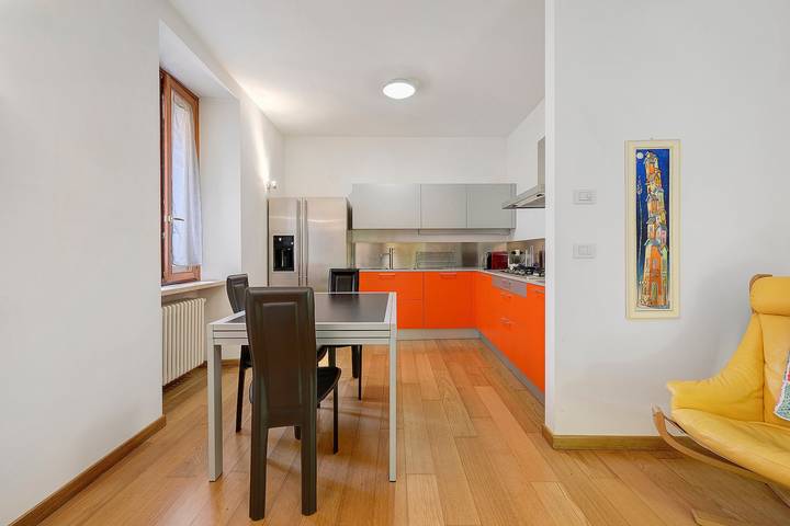 Appartamento intero, Appartamento 'Casa Emi' con balcone, Wi-Fi e aria condizionata in Centro Storico di Verona, Verona