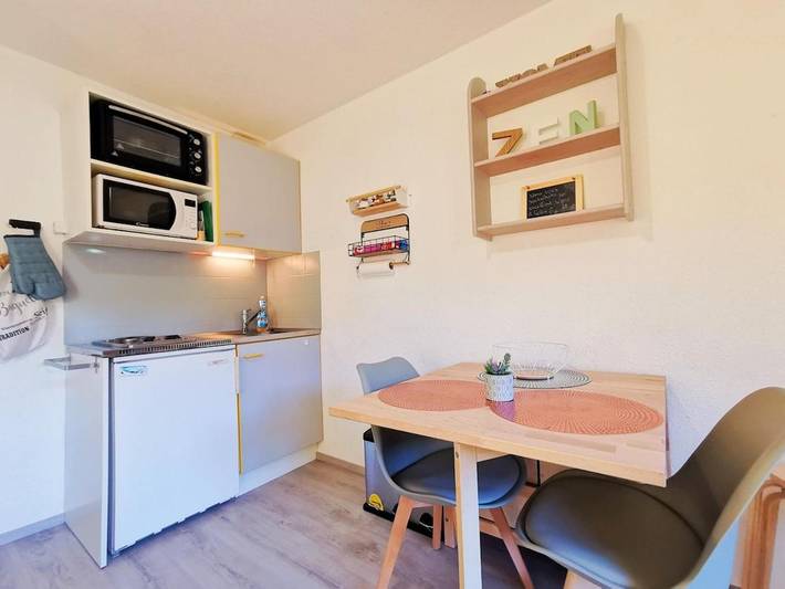 Location de vacances pour 4 personnes, avec terrasse et vue à Mijoux - 4
