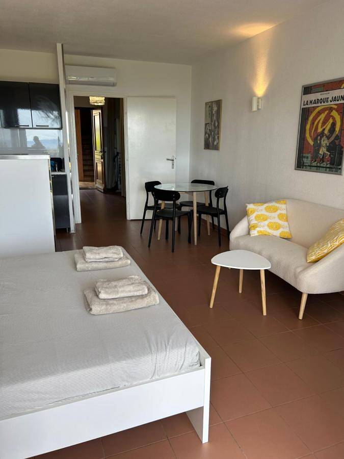 Appartement entier, Studio with Sea View in Ajaccio, Golfe D'Ajaccio