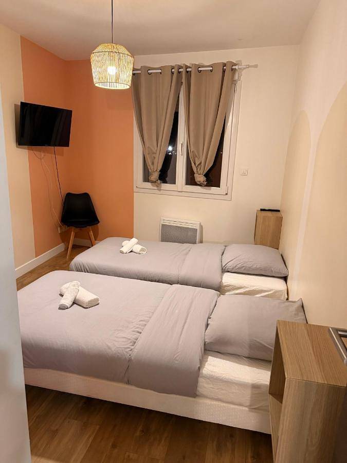 Gîte pour 5 personnes, avec terrasse dans Leyment - 4