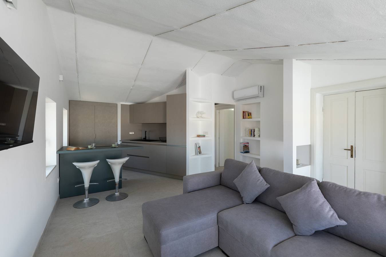 Appartamento intero, Romantic Apartment with Terrace by Wonderful Italy in Terranoa/Olbia, Olbia