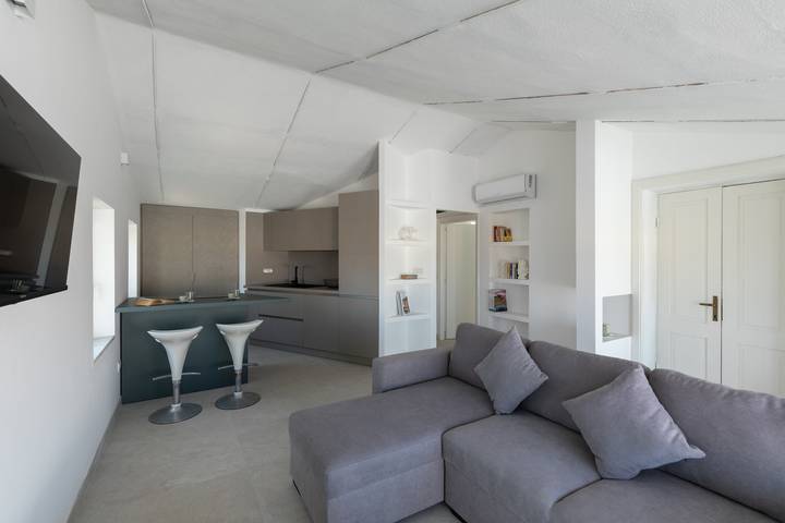 Appartamento intero, Romantic Apartment with Terrace by Wonderful Italy in Terranoa/Olbia, Olbia
