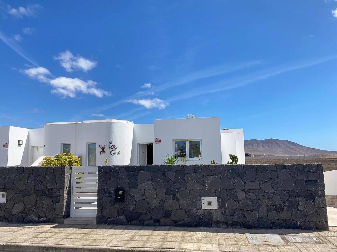 Casa Vacacional 'Villa Carol' con Vista a la Montaña, Wi-Fi y Aire Acondicionado in Playa Blanca, Yaiza
